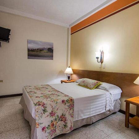 Hotel Valdivia Plaza Хардін Екстер'єр фото