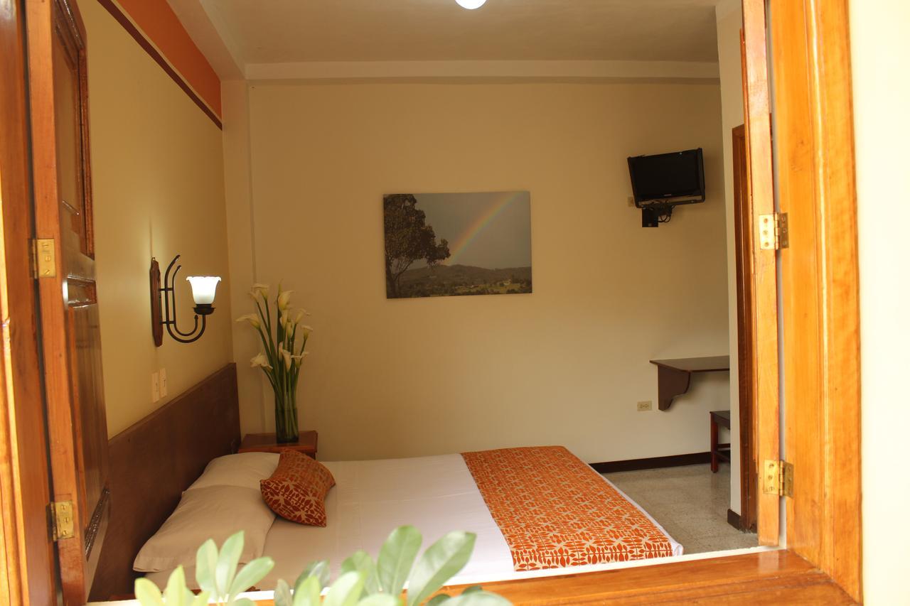 Hotel Valdivia Plaza Хардін Екстер'єр фото
