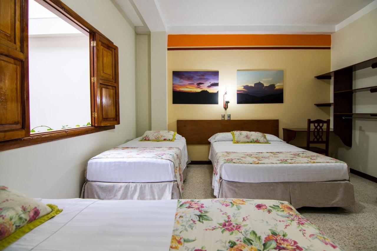 Hotel Valdivia Plaza Хардін Екстер'єр фото