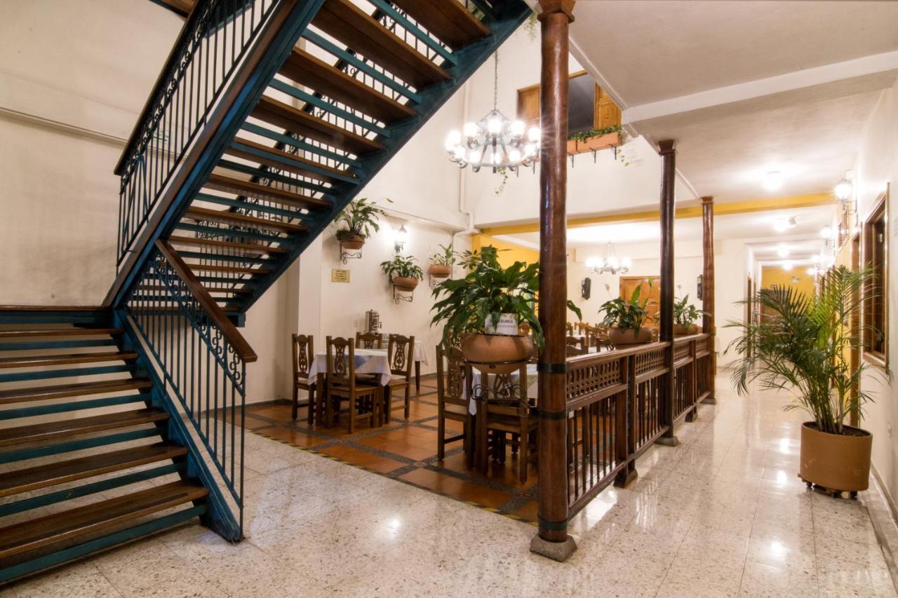 Hotel Valdivia Plaza Хардін Екстер'єр фото